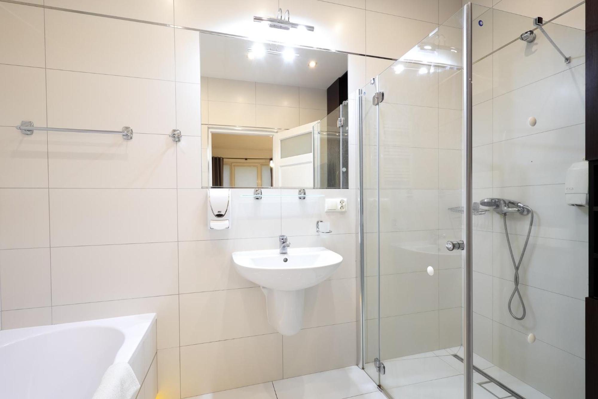 Dworek Rozany Hotel & Restauracja Namysłów Kültér fotó