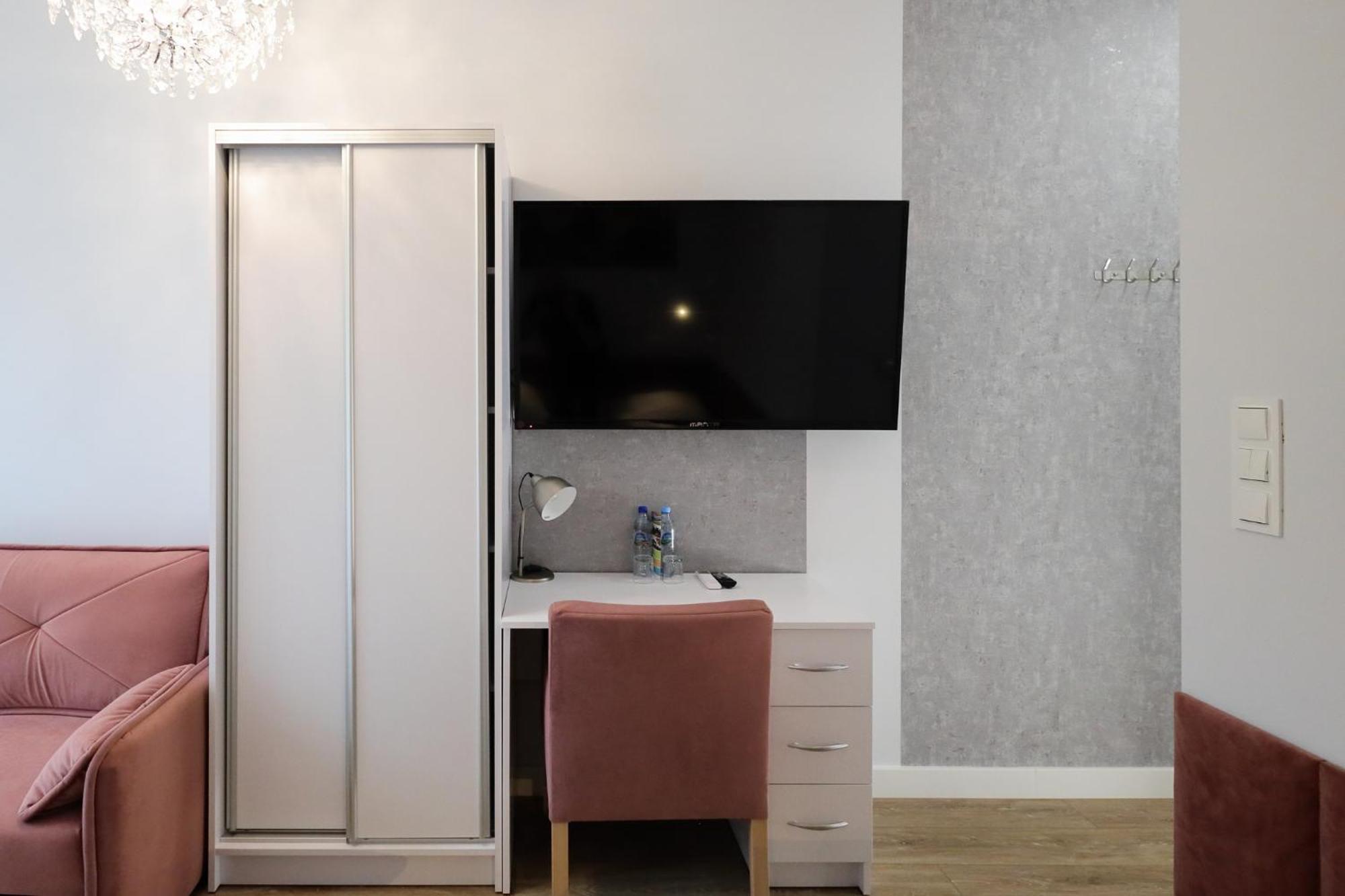 Dworek Rozany Hotel & Restauracja Namysłów Kültér fotó
