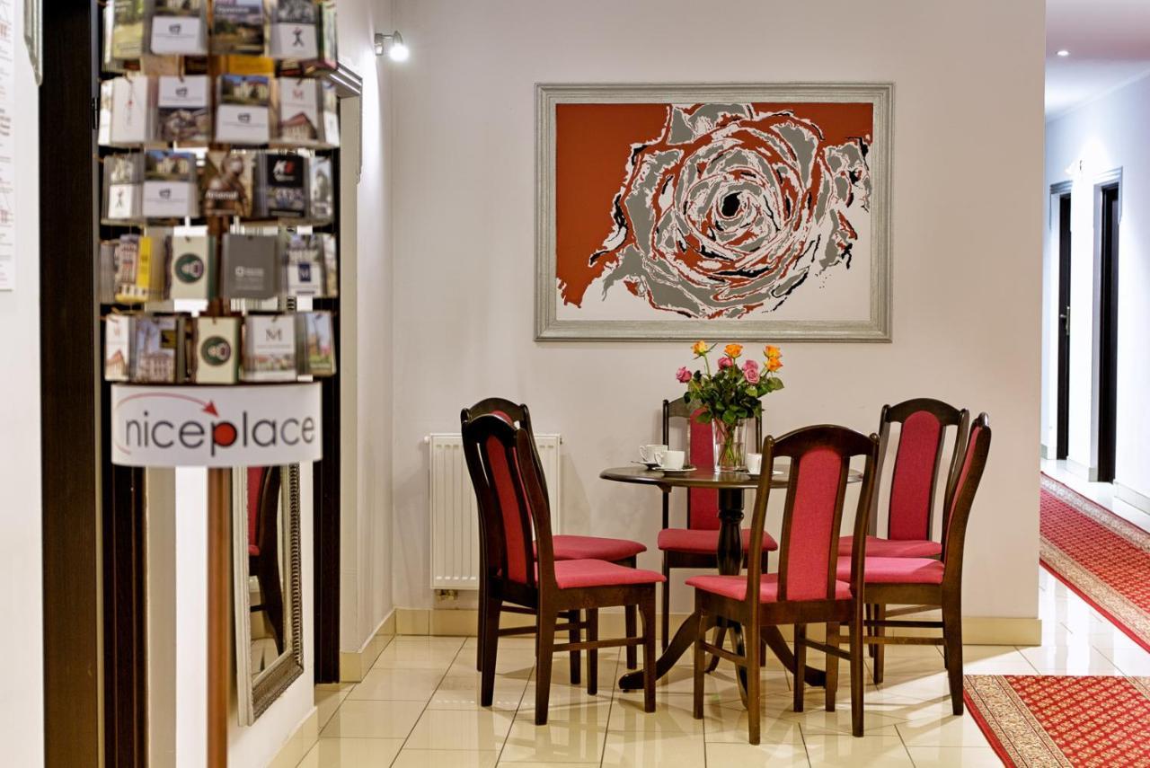 Dworek Rozany Hotel & Restauracja Namysłów Kültér fotó